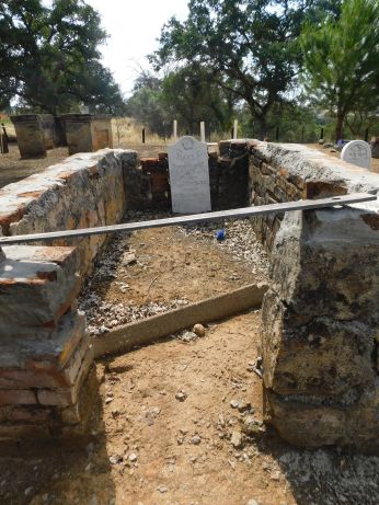 [Picture of walled grave]